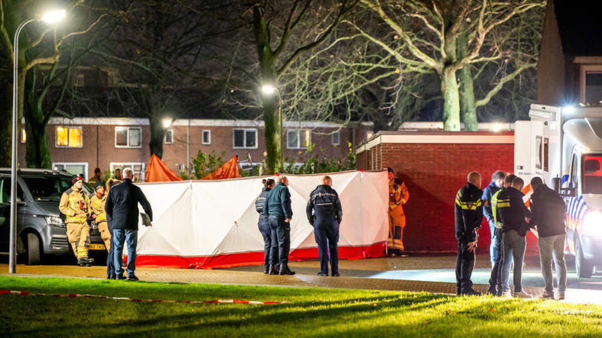 Aan de Van Ewijcksingel in de Drentse plaats werd vrijdagmiddag een 26-jarige man uit Raalte (Overijssel) doodgeschoten.