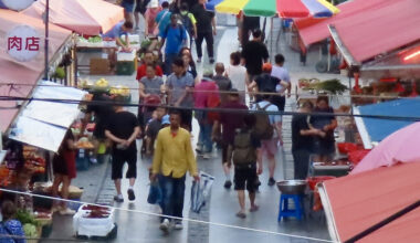 People walk through a traditional market in Ansan, Gyeonggi, on July 29. [JOONGANG ILBO]
