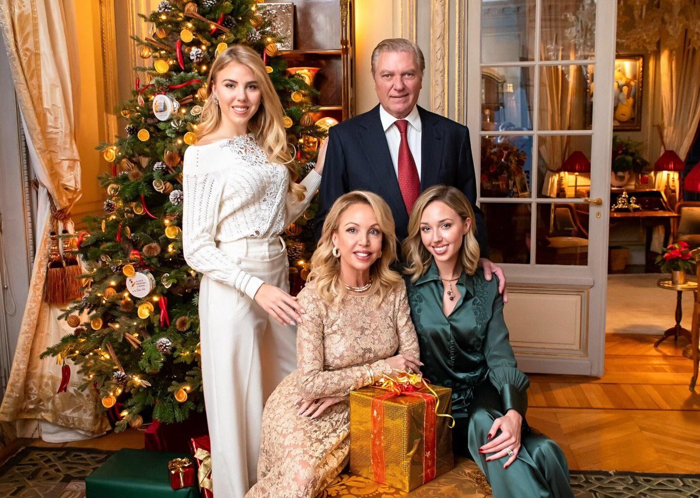 Prince Carlo of Bourbon-Two Sicilies, Duke of Castro and Princess Camilla, Duchess of Castro took a holiday photo with their daughters, Princesses Maria Carolina and Maria Chiara
