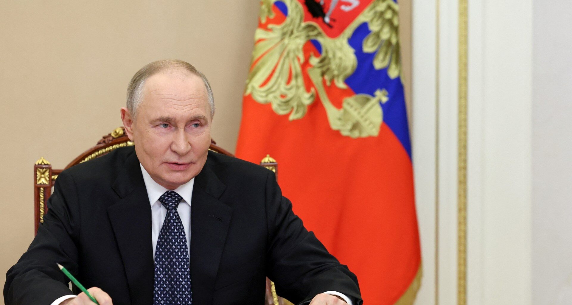 US envoys headed to Moscow to discuss Ukraine peace plan with Putin | Russia-Ukraine war News