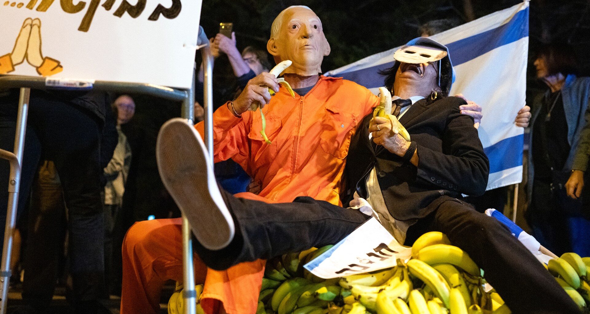 Israelis protest in Tel Aviv after Netanyahu seeks pardon on fraud cases | Benjamin Netanyahu News