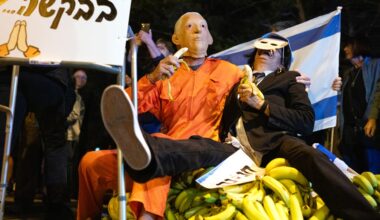 Israelis protest in Tel Aviv after Netanyahu seeks pardon on fraud cases | Benjamin Netanyahu News