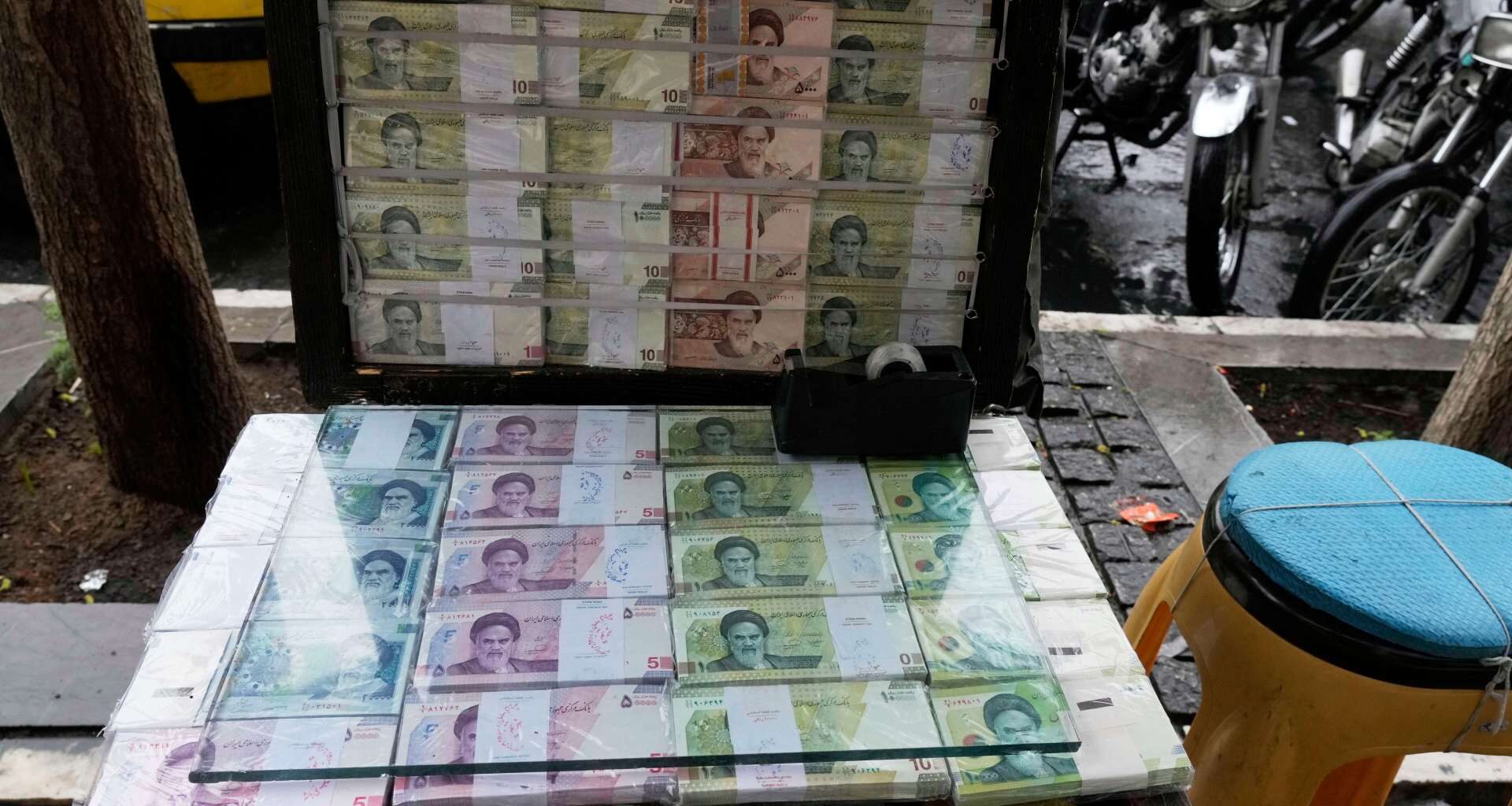 Iran’s president calls on gov’t to hear ‘legitimate demands’ of protesters | Business and Economy News