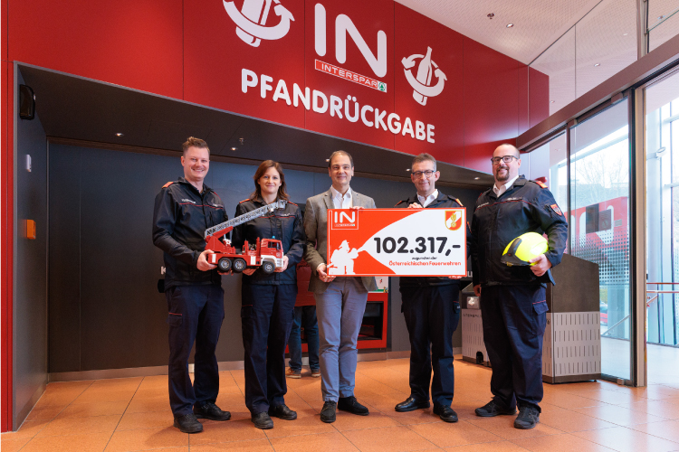 INTERSPAR Austria customers donate €102,317 in deposit money to local fire brigades