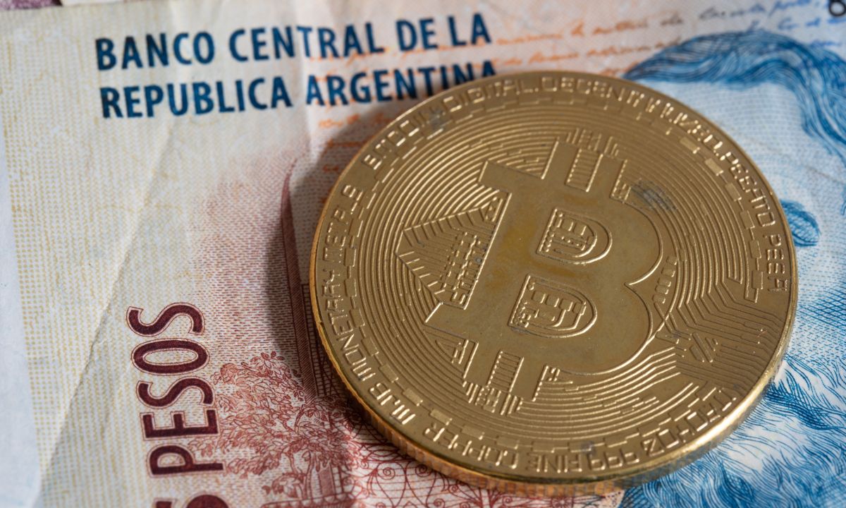 Central Bank of Argentina Considers Letting Lenders Trade Crypto