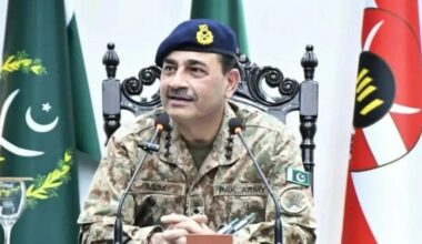 Pakistan army chief warns Taliban to choose between Islamabad and TTP