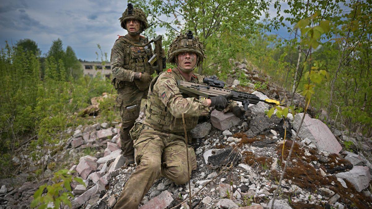 UK peacekeeping force getting ready to deploy to Ukraine