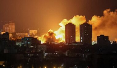 Explosionen und Verletzte in Kyjiw – Selenskyj trifft Trump in Florida