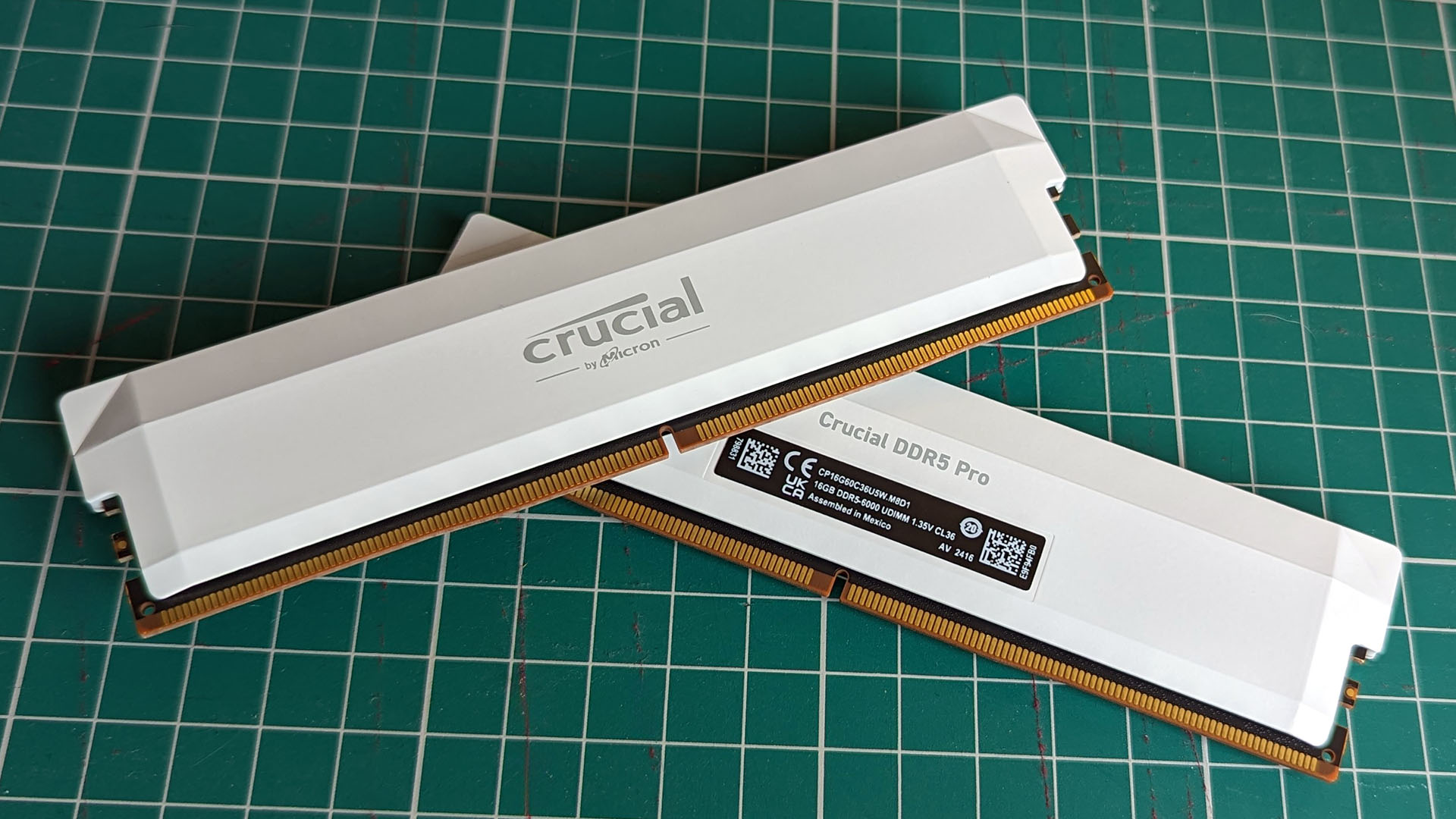 Crucial Pro Memory Overclocking Edition in white