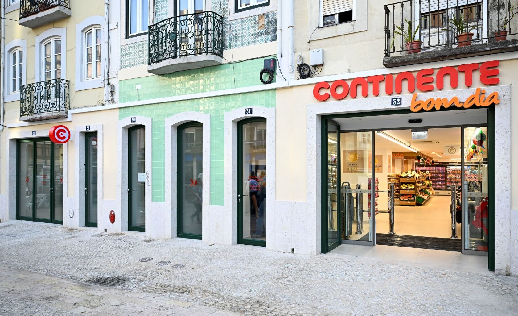 Continente supermarkets expected to “open as usual”