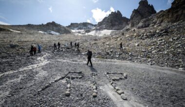 Glacier loss to accelerate, with up to 4,000 disappearing each year by 2050s