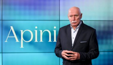 Pateicības vārdi no Pētera Apiņa visiem tiem, kas palīdzēja radīt 107 stāstus par Latviju mūsu valsts 107. dzimšanas dienā