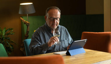 Claude François tasted over 1,000 Luxembourg wines and crémants for the Guide VinsLux 2026.