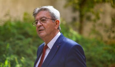 « C’est le bon moment » : en caméléon, Mélenchon amorce sa transformation avant la présidentielle