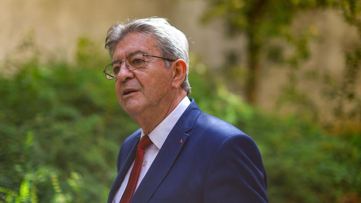 « C’est le bon moment » : en caméléon, Mélenchon amorce sa transformation avant la présidentielle