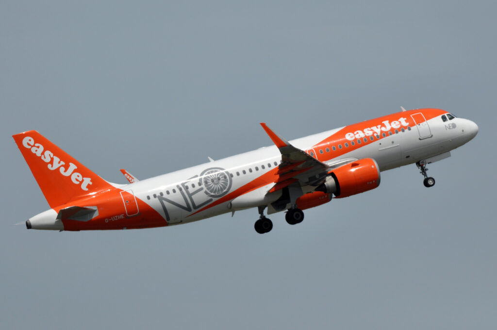 easyJet A320 Pilot Failed to Land in Iceland, Flight Diverted to Edinburgh