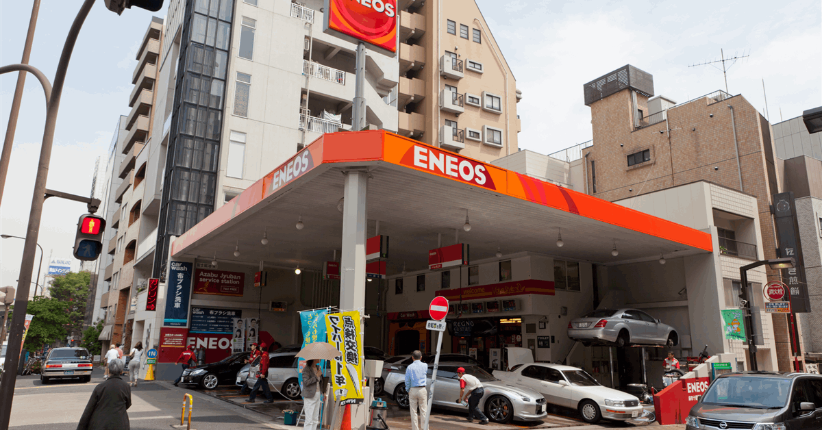 Eneos Leads Bids for Chevron Stake in Singapore Refinery