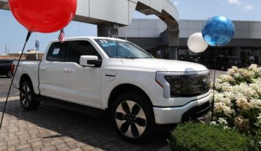 Ford pulls the plug on the F-150 Lightning electric pickup truck