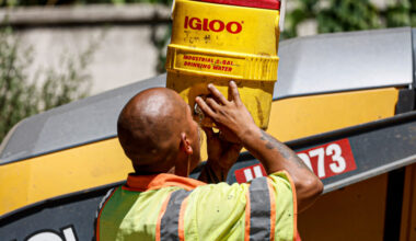 A Los Angeles County crew member hydrates between repaving a road as temperatures reach 100 degrees and above in August 2023. Credit: Robert Gauthier/Los Angeles Times via Getty Images