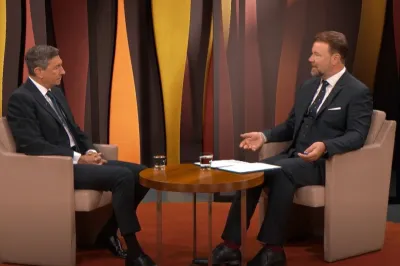 Borut Pahor in Jože Možina v oddaji. Foto: Posnetek zaslona