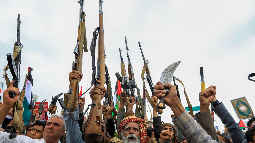 Houthis (Photo: Mohammed Huwais/ AFP) חות'ים מפגינים בתימן