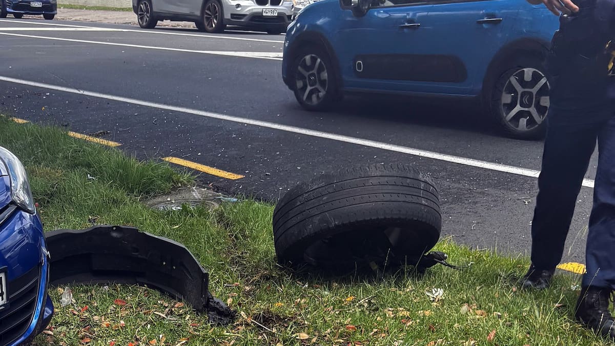 5 people injured in Turret Rd crash in Tauranga, 1 in serious condition