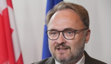 Dan Jørgensen i julebommert: Nu sletter han [Brugte AI til at skrive julehilsen til sine følgere.]