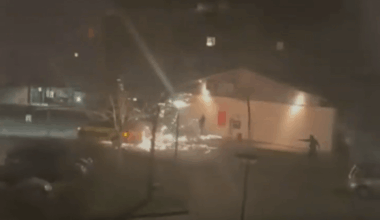 Brandmand angrebet med bomberør – "jeg bliver vred", siger ordfører. Foregik i Gjellerup parken.