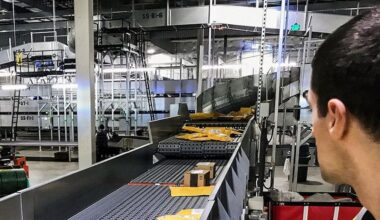 Il ministro per i rapporti con il Parlamento Luca Ciriani. (Ansa/Vincenzo Livieri)