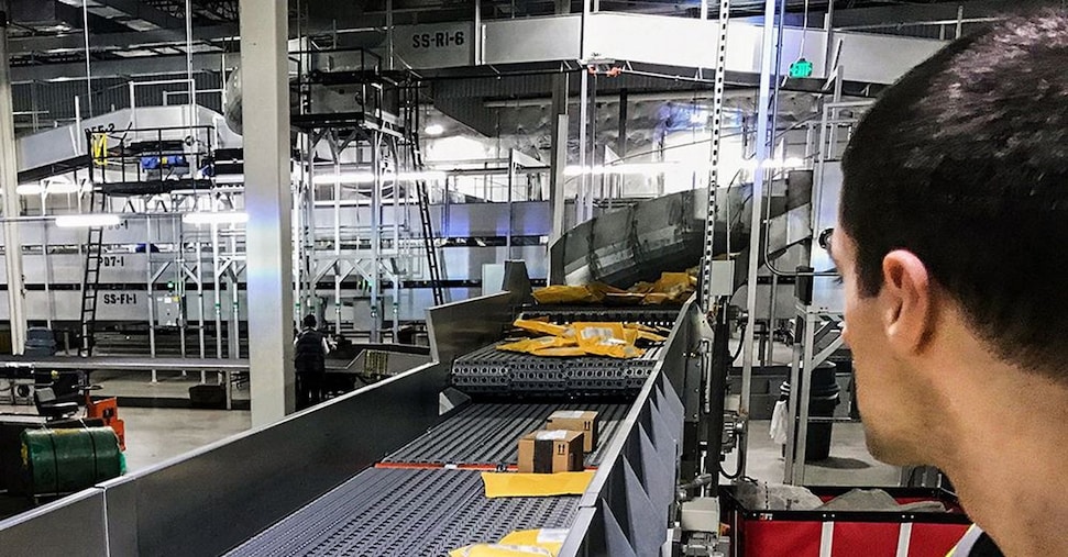 Il ministro per i rapporti con il Parlamento Luca Ciriani. (Ansa/Vincenzo Livieri)