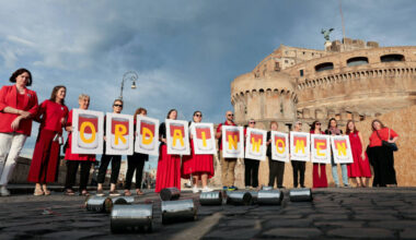 Vatican commission says "no" to women as Catholic deacons