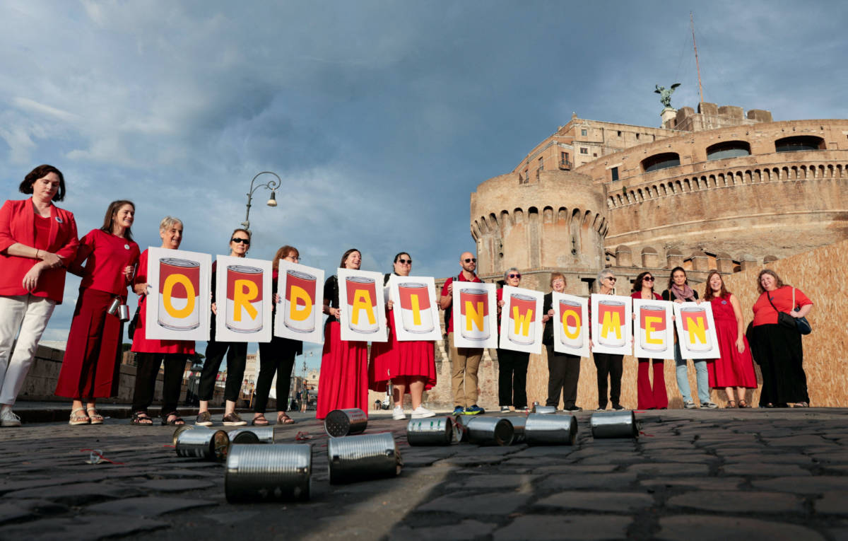 Vatican commission says "no" to women as Catholic deacons