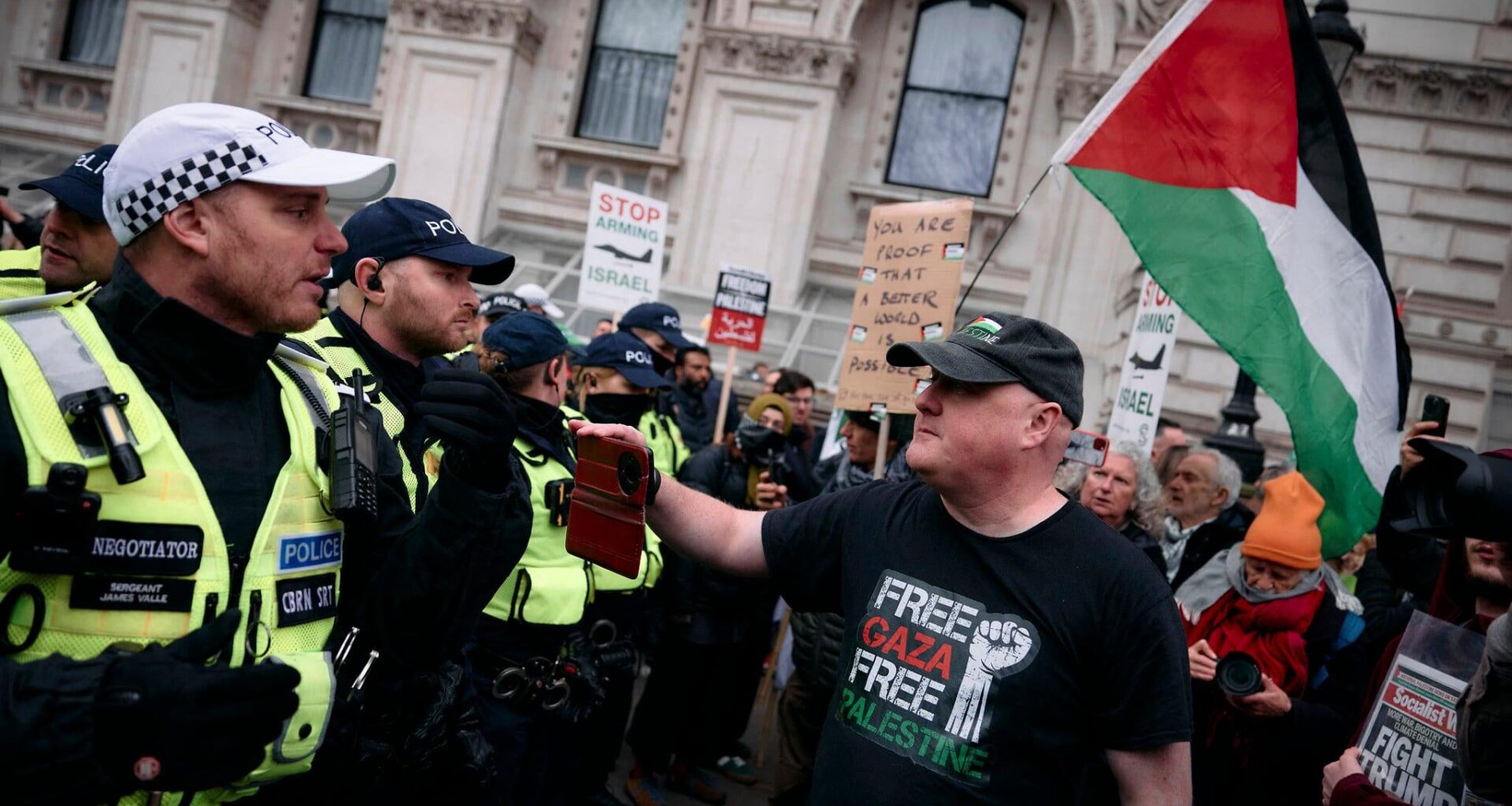 UK police to arrest those chanting 'globalize the intifada'