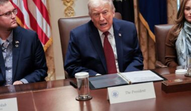 "Dumbest man in the world" complains 'you need 185 IQ to turn on a lawnmower' in bizarre meeting