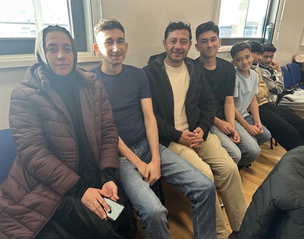 DMU spreads Christmas cheer to Leicester refugees