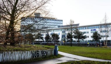 ASML investeert in fietspaden en busstation voor groei rondom Eindhoven