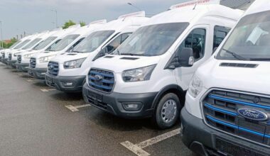 Același model de microbuz electric, vândut cu sume între 99.000 și 263.000 de euro, în funcție de județ. Ministrul Dragoș Pîslaru sesizează Parchetul European