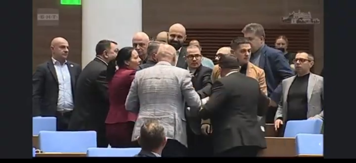 "Бой"в парламента