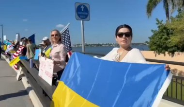 Americans lined the bridge to Mar-a-Lago waving Ukrainian flags in a show of support for Ukraine and President Zelensky, who is heading there for talks with Trump