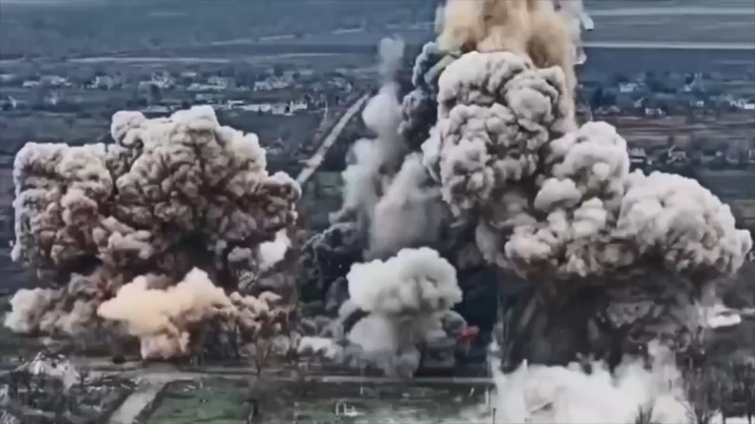 Large explosion of a building occupied with russian soldiers in Novopidhorodne, Dnipropetrovsk region.