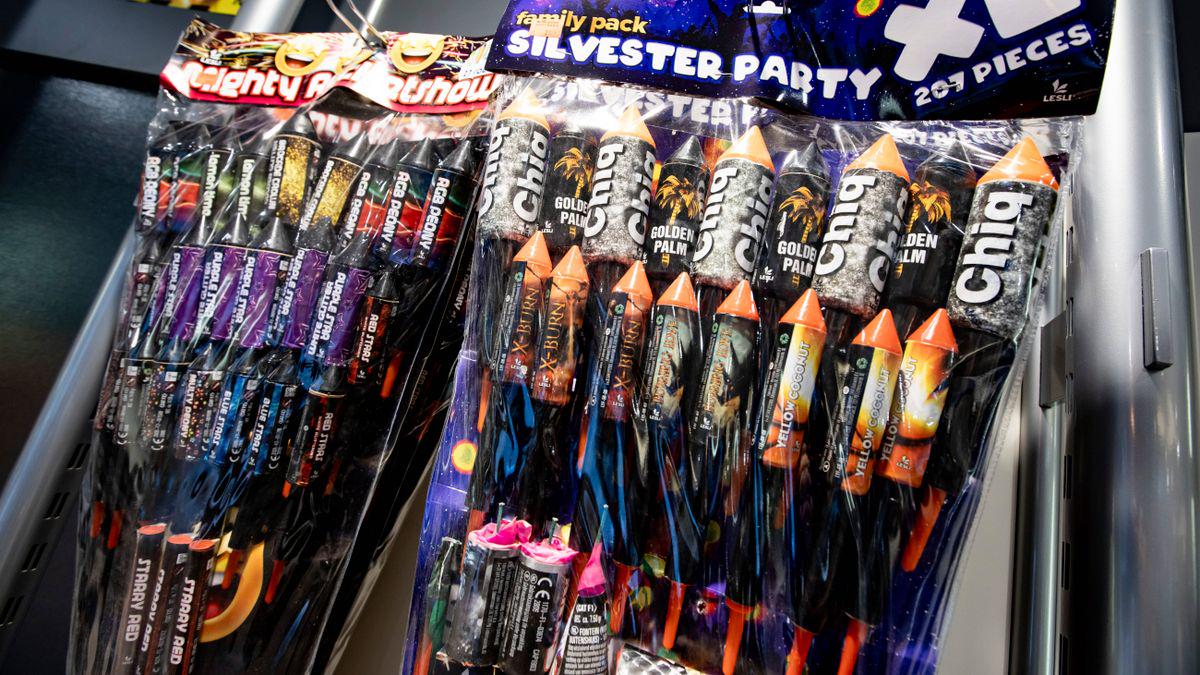 Silvester: In Geschäften liegen so viele Böller und Raketen wie noch nie