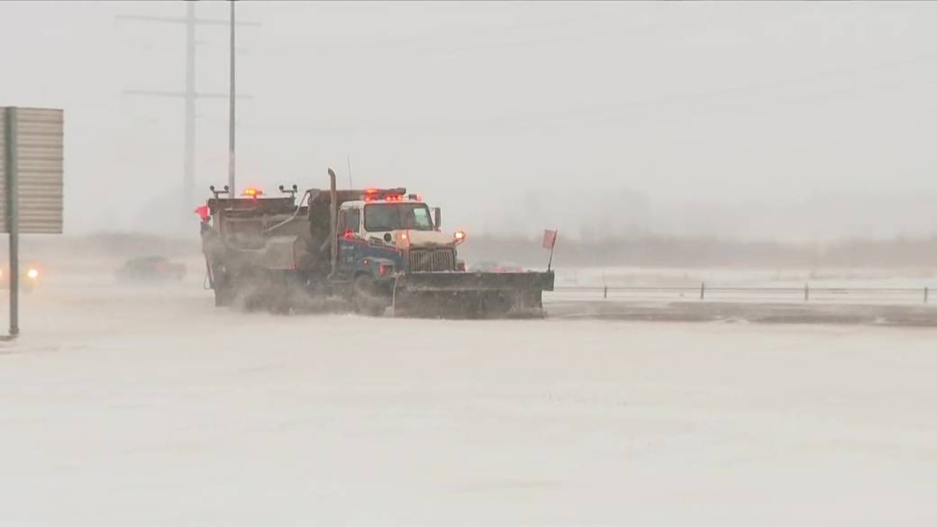 Click to play video: 'Heavy snow, whiteout conditions across Alberta'