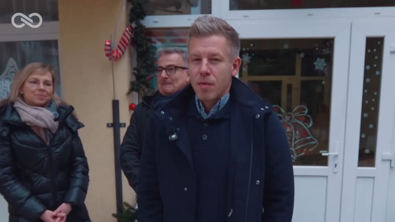 MP:"Megtört a jég! Már nem merik megakadályozni a fideszes politikusok, hogy karácsonyi ajándékot vigyünk az otthonokban nevelkedő gyermekeknek."