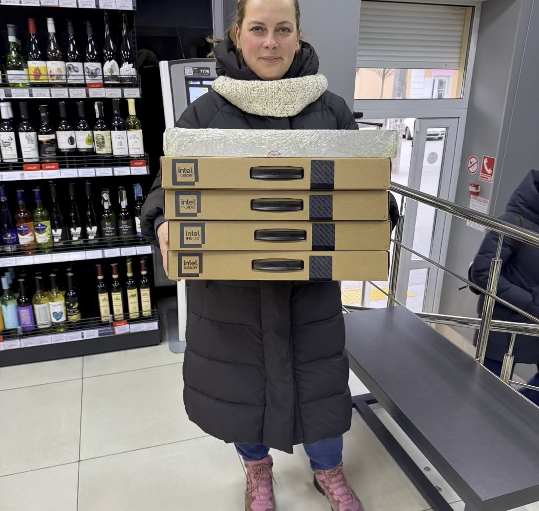 Dear Reddit! I just purchased four laptops for the air defense forces in the Chernihiv and Kyiv regions and one for the Kharkiv region! Thank you very much to everyone who supported us yesterday! Merry Christmas!