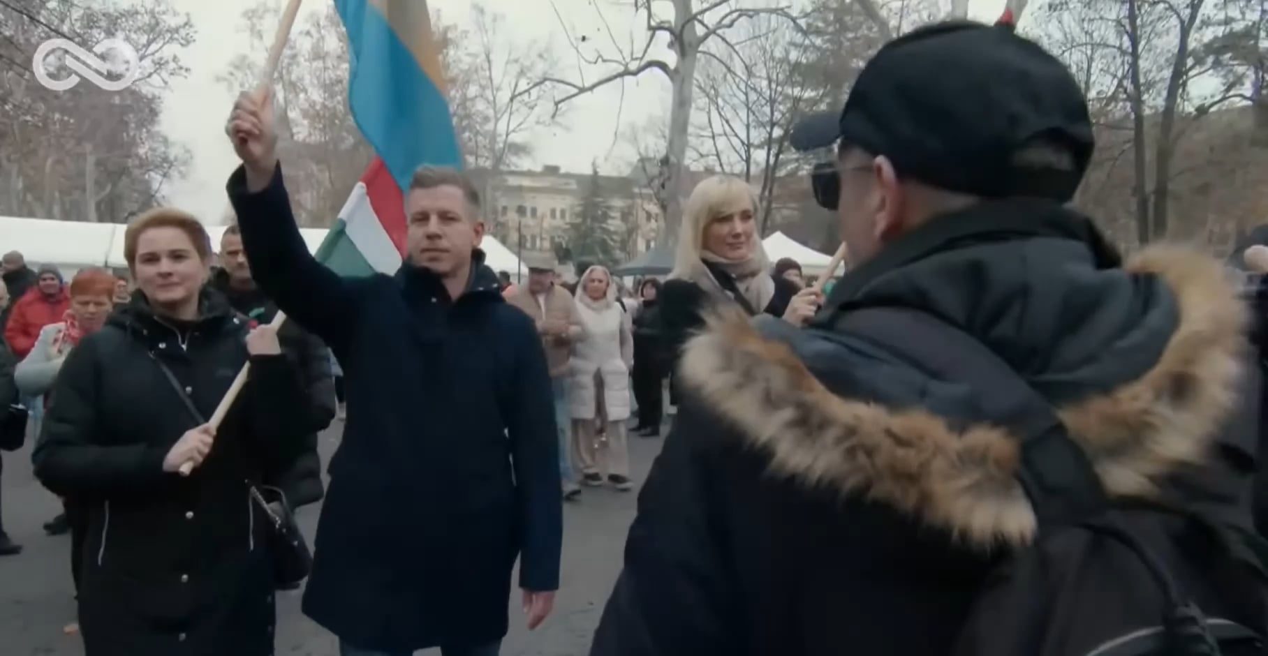 Kurva anyádat - Köszönti a digitális harcos Magyar Pétert.