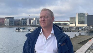 Lærer blev politianmeldt for vold mod to elever – men video viste noget andet