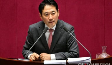 Opposition leader Jang stages 24-hour filibuster in South Korea