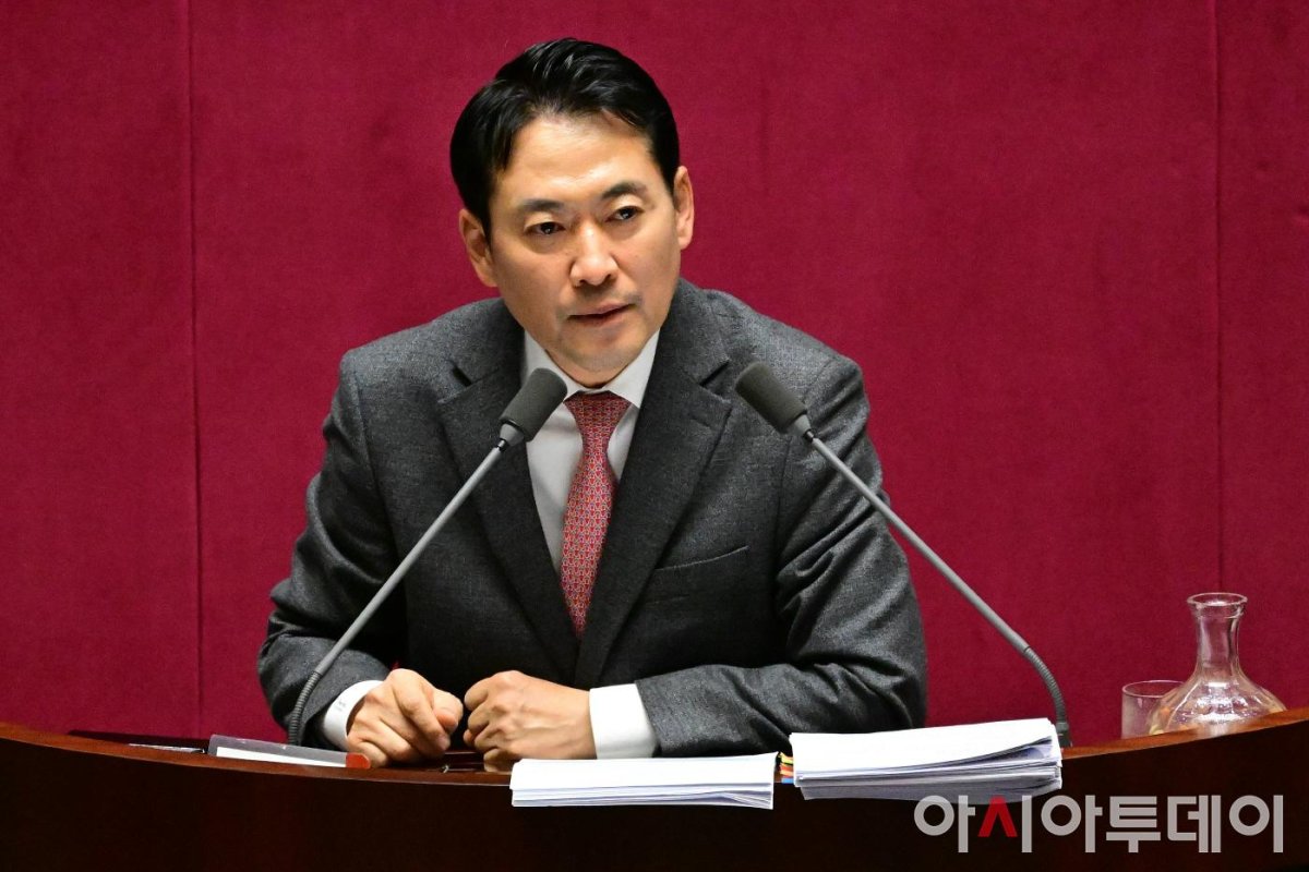 Opposition leader Jang stages 24-hour filibuster in South Korea