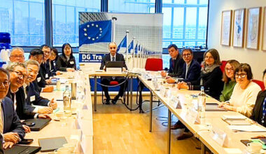 Economics minister meets EU trade reps in Brussels