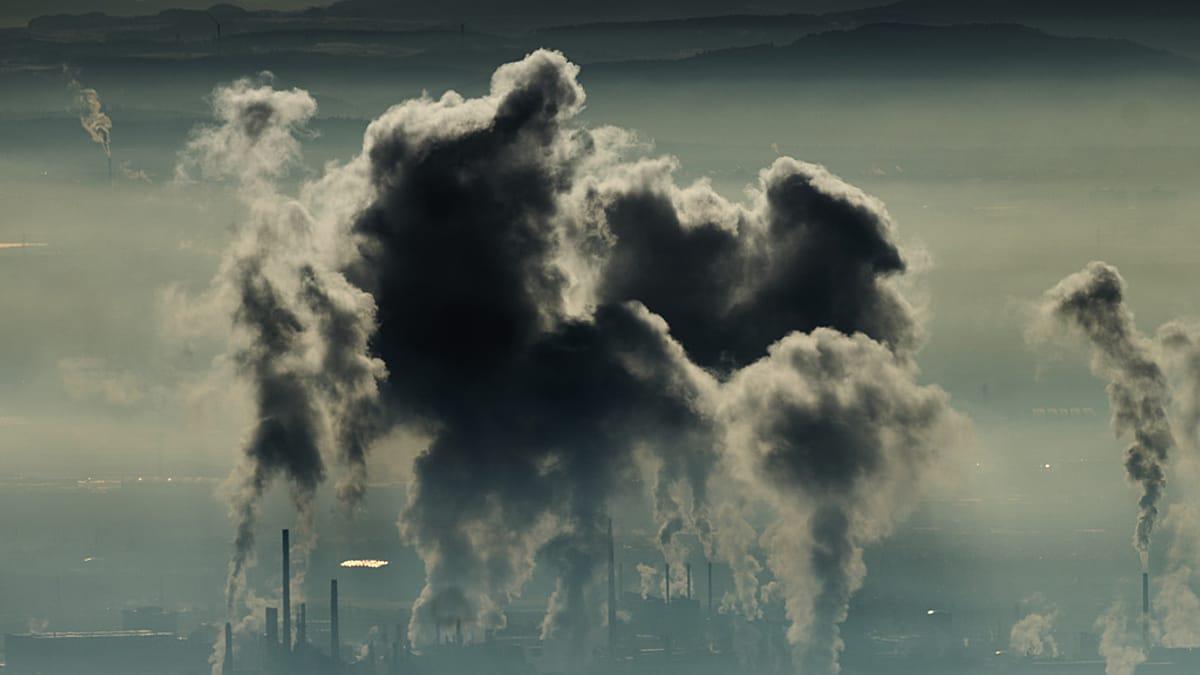 Lyon : feu maîtrisé après une explosion sur un site chimique, confinement levé pour les riverains